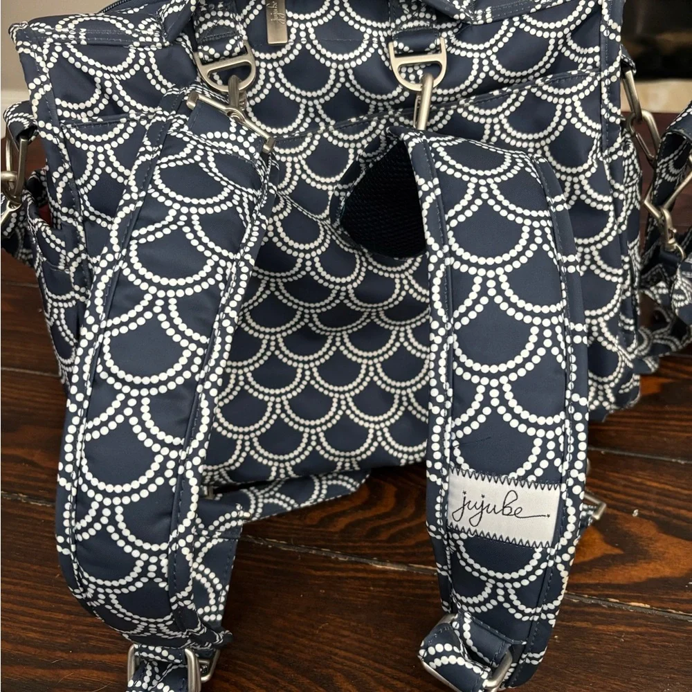 NWOT Ju-Ju-Be Navy and White Baby Bag